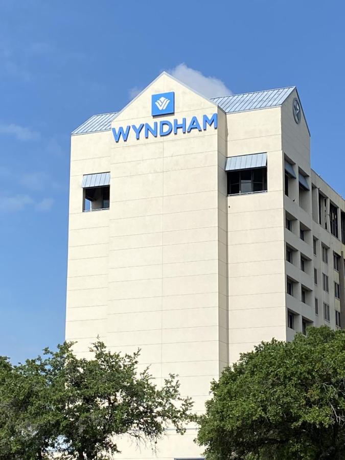 Wyndham Houston Near Nrg Park/Medical Center Hotel Exterior photo